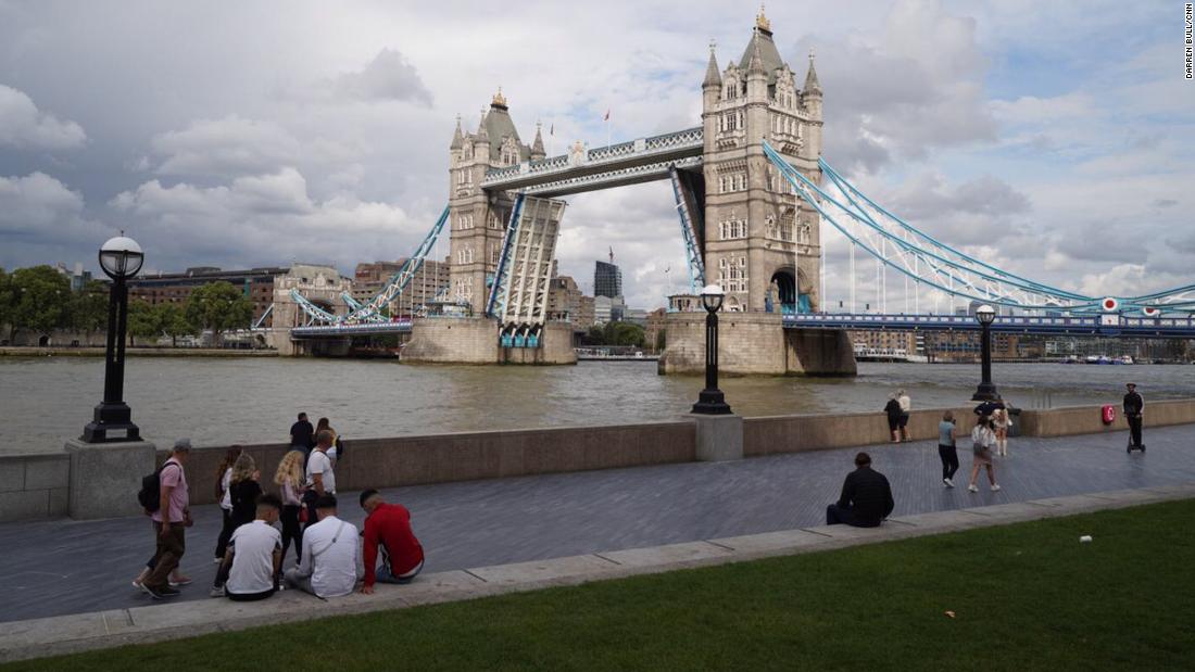 London's Tower bridge won't come down London's Tower bridge won't come down